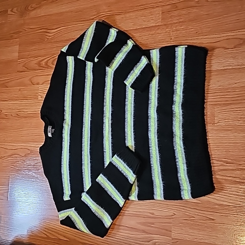 Sweaters - Picture 4 of 5